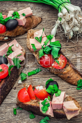 bruschetta with vegetables and meat