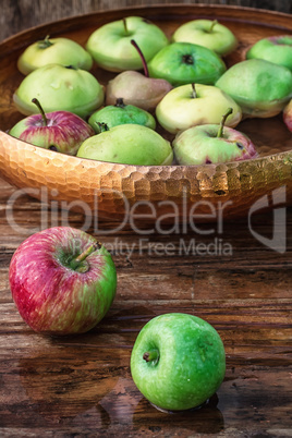 few small apples