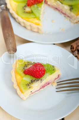 kiwi and strawberry pie tart