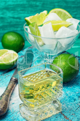 alcoholic cocktail with lime