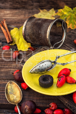 Autumn rose hips tea