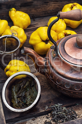 Fruit tea with quince