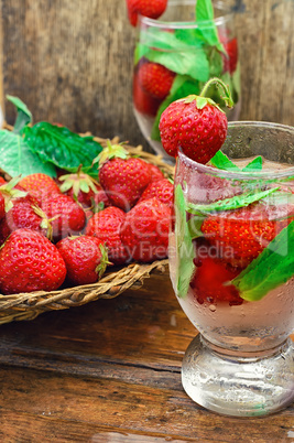 Strawberry cocktail with ice