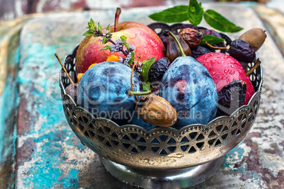 Autumn fruits in the vase