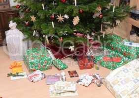 Geschenke unter einem Weihnachtsbaum