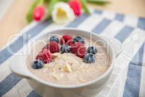 Porridge mit Früchten