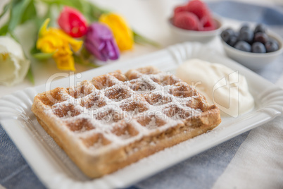 Belgische Waffeln mit frischen Früchten