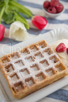 Belgische Waffeln mit frischen Früchten