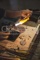 Manual manufacture of glass