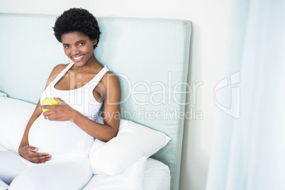 Pregnant woman holding an apple