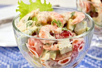 Salad with shrimp and tomatoes in glass