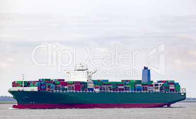 Containerschiff auf der Elbe, Deutschland