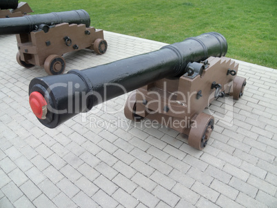 The old cannons, stands in the walking park