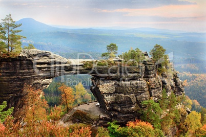 Natural stone gate