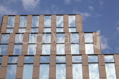 Abstrakte Fassade eines modernen Wohngebäudes in Hamburg, Deuts Abstrakte Fassade eines modernen Wohngebäudes in Hamburg, Deuts