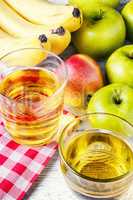 glass of apple juice