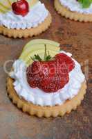 Tartlets with cream and berries