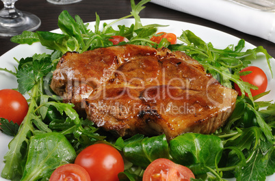 Grilled steak salad with bacon