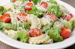 Pasta with vegetables and Parmesan