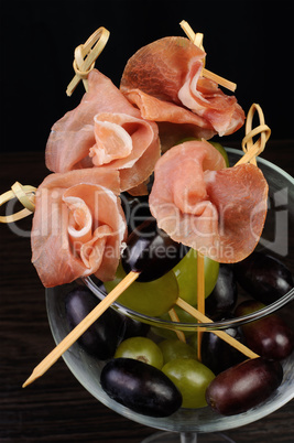 Hamon with grapes on a skewer