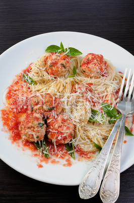 Pasta in tomato gravy with meatballs