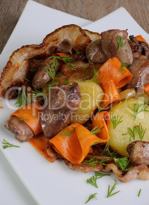 Warm salad with chicken hearts