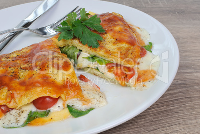 Omelet with spinach, tomatoes and mozzarella