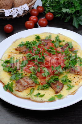 Omelet  bacon slices, tomatoes with herbs