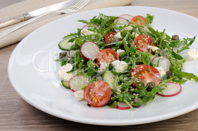 Salad with arugula and vegetables