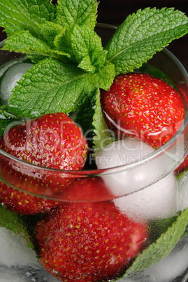 drink strawberry and mint