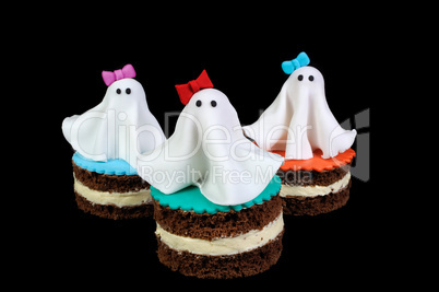Marzipan ghosts on the cake