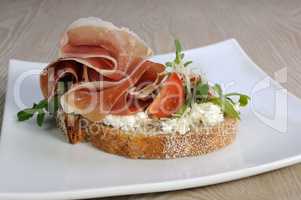Sandwich of jamon with ricotta, arugula and cheese