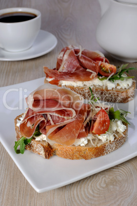 Sandwich of jamon with ricotta, arugula and cheese