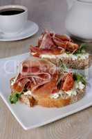 Sandwich of jamon with ricotta, arugula and cheese