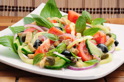 Vegetable salad with basil