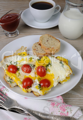 Scrambled eggs with tomatoes