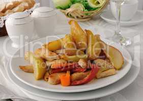 Salad of chicken and caramelized pears