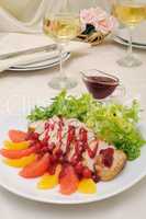 Sliced ??baked fillet with cranberry sauce