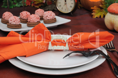 The idea of ??a table setting for Halloween