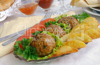 Meatballs with herbs and potatoes