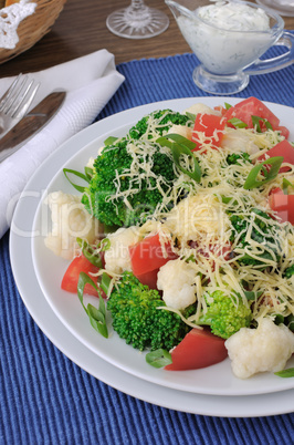 Cauliflower salad with tomatoes and broccoli