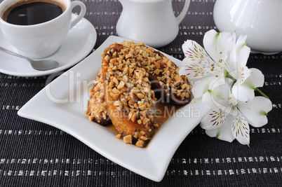 French toast with walnuts and cinnamon