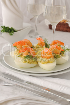 Eggs stuffed with spicy shrimp