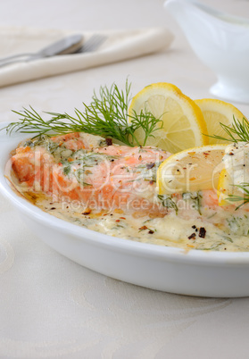 Salmon with cream and lemon sauce