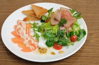 Appetizer of jamon with vegetables