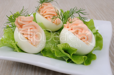 Eggs stuffed with salmon pate