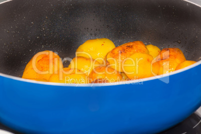 Bratkartoffeln in einer Pfanne.