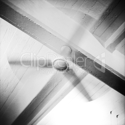 Motion blur on a simple image of a fan.