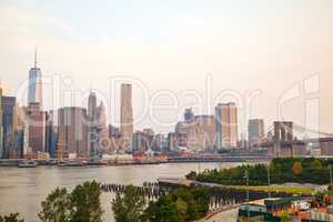 Lower Manhattan cityscape with the Brooklyn bridge