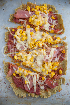 Pizza mit Quinoa Boden